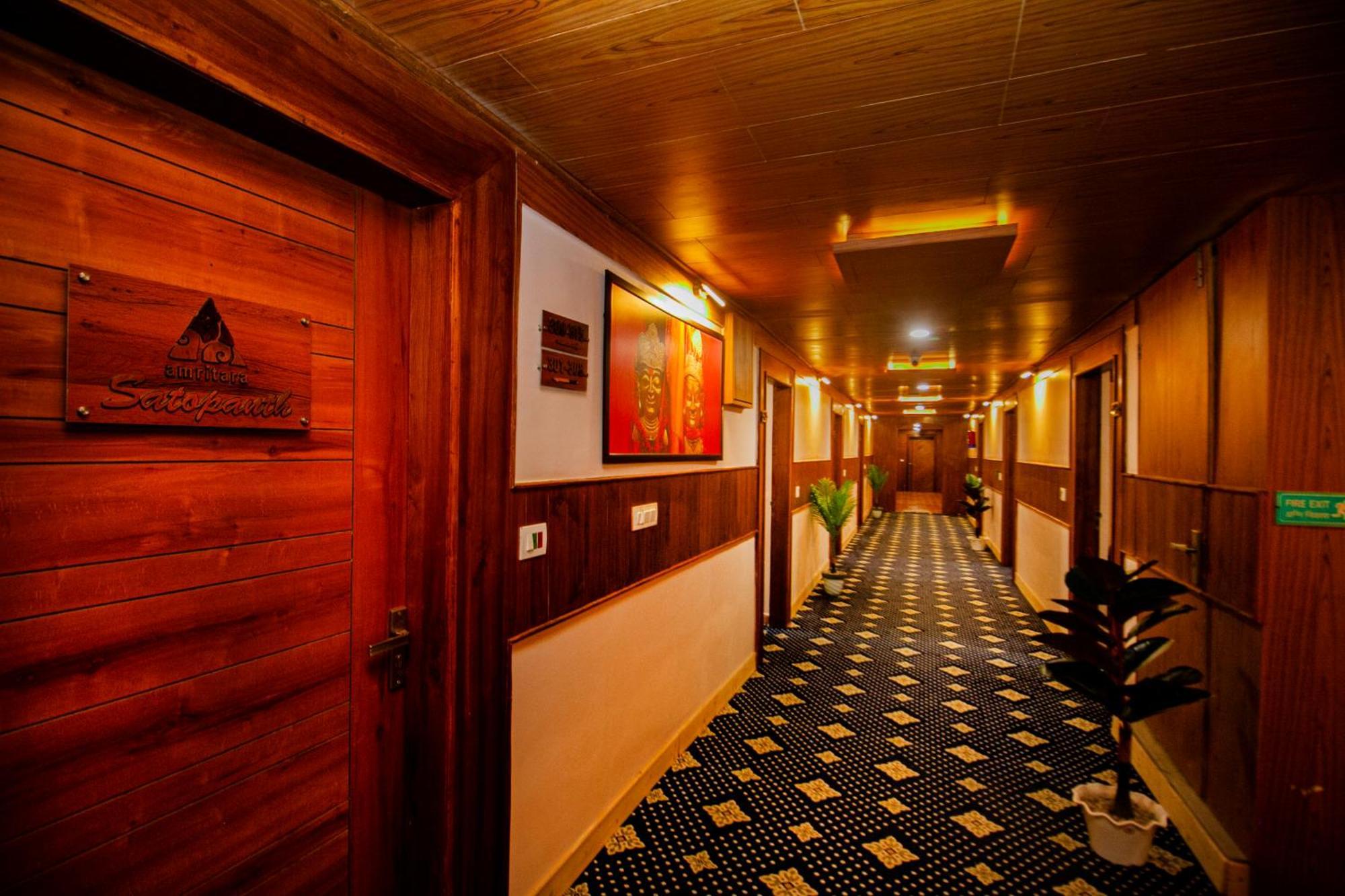 Amritara The Avadh Hotell Badrinathpuri Exteriör bild